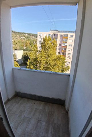 Eladó panellakás, Tatabányán 43.9 M Ft, 3+1 szobás