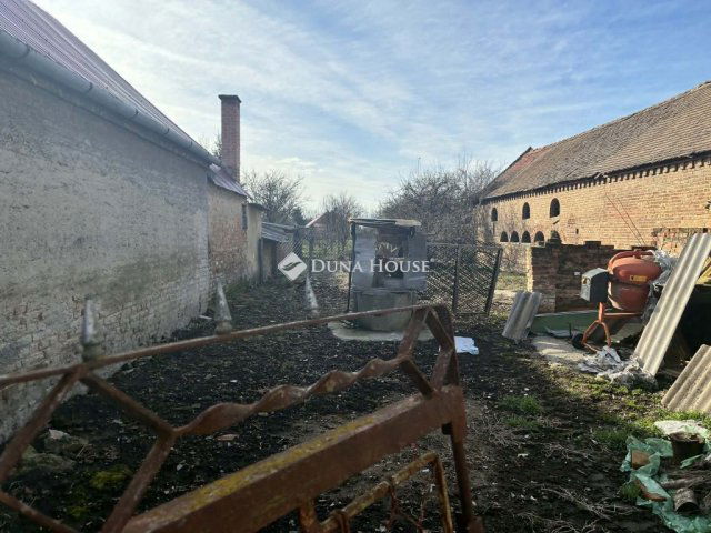 Eladó családi ház, Szentlőrincen 22 M Ft, 2 szobás