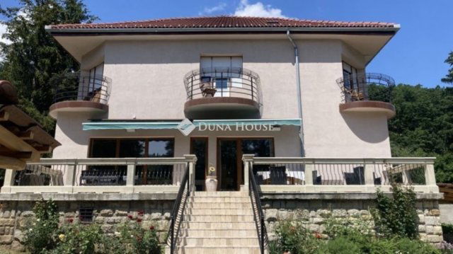 Eladó családi ház, Parádon 170 M Ft, 10 szobás