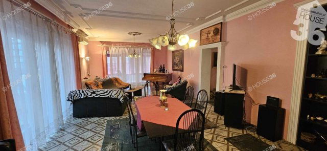 Eladó családi ház, Kunszentmiklóson 65.9 M Ft, 7 szobás