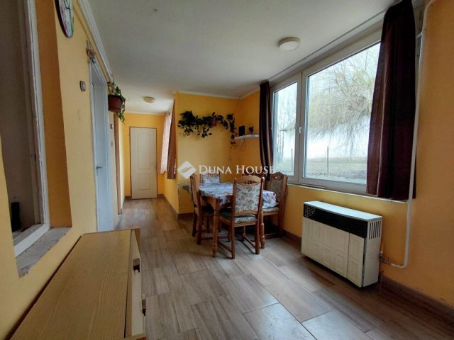 Eladó családi ház, Kajdacson 15 M Ft, 2 szobás