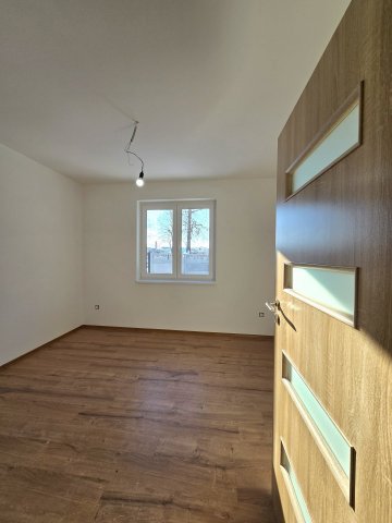 Eladó családi ház, Bicskén 98 M Ft, 5 szobás