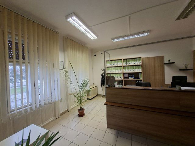 Kiadó üzlethelyiség, Debrecenben, Bem téren 210 E Ft / hó