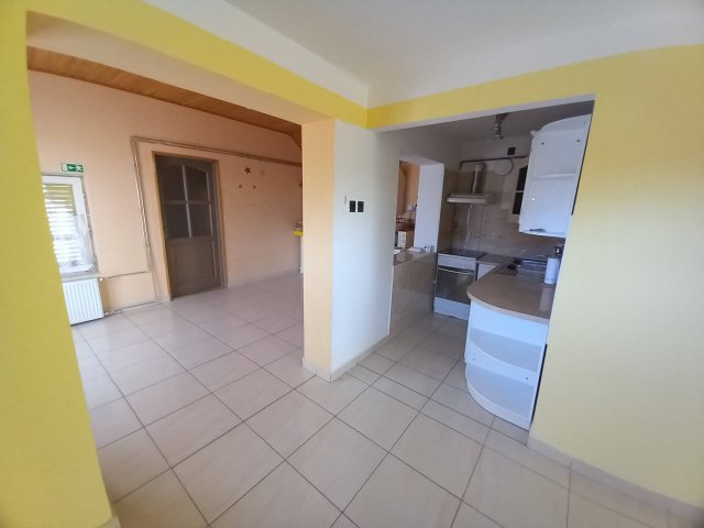 Eladó családi ház, Szolnokon 74.99 M Ft, 4 szobás