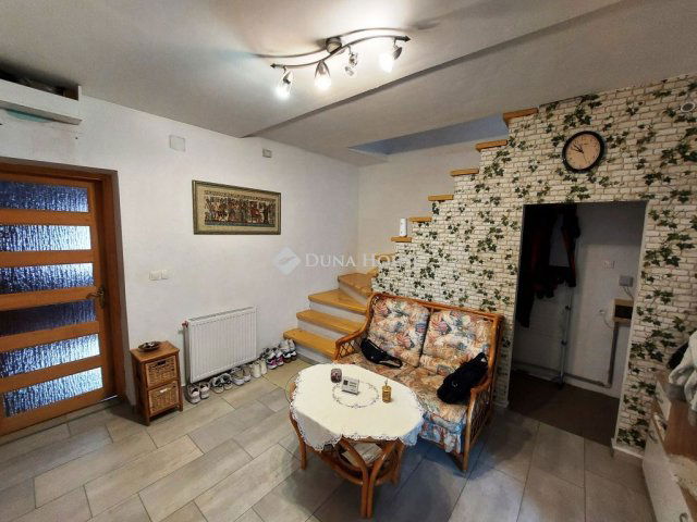 Eladó családi ház, Győrött 74.9 M Ft, 5 szobás