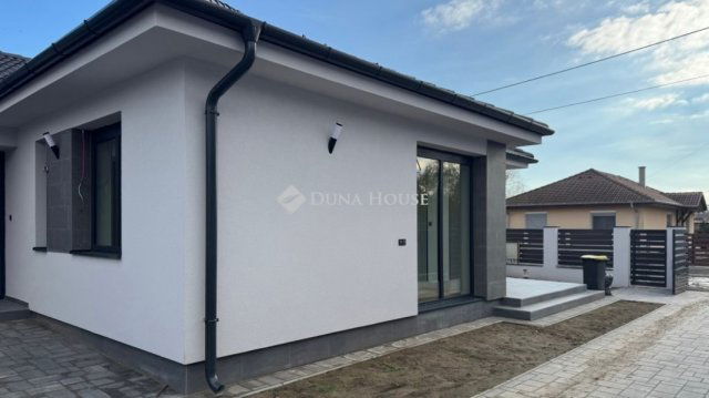 Eladó családi ház, Hajdúsámsonon 84.9 M Ft, 4 szobás