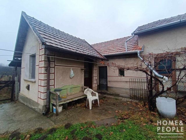 Eladó családi ház, Bakson 8.99 M Ft, 3+1 szobás