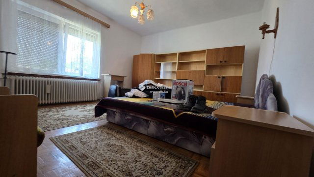 Eladó családi ház, Szombathelyen 41.99 M Ft, 6 szobás