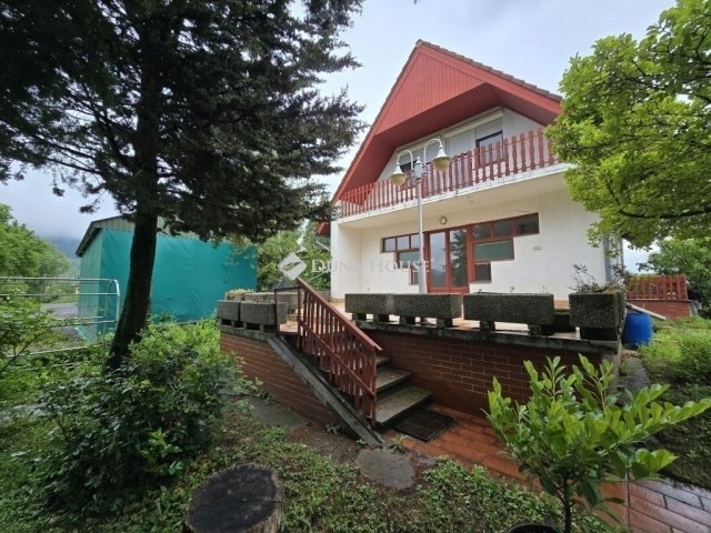 Eladó családi ház, Hosszúhetényen 89.5 M Ft, 5 szobás