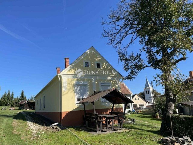 Eladó családi ház, Kondorfán 67 M Ft, 2 szobás