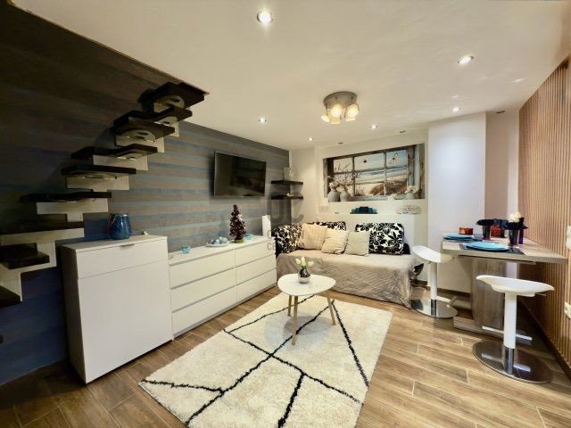 Eladó téglalakás, Budapesten, VII. kerületben, Damjanich utcában