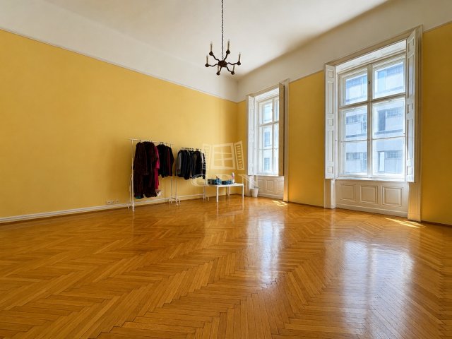 Eladó téglalakás, Budapesten, V. kerületben 220 M Ft, 2+1 szobás