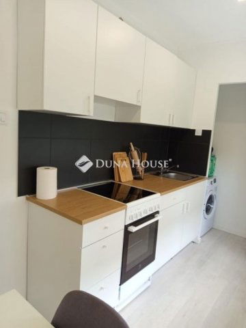 Eladó panellakás, Komlón 25.9 M Ft, 2 szobás