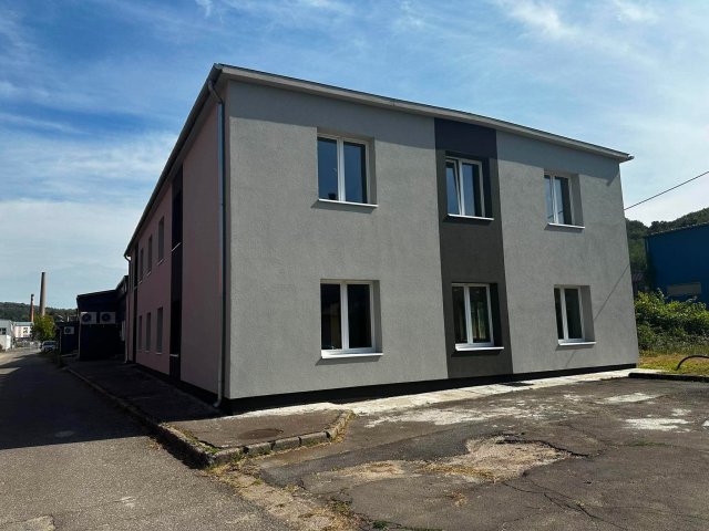 Eladó ipari ingatlan, Komlón 90 M Ft / költözzbe.hu