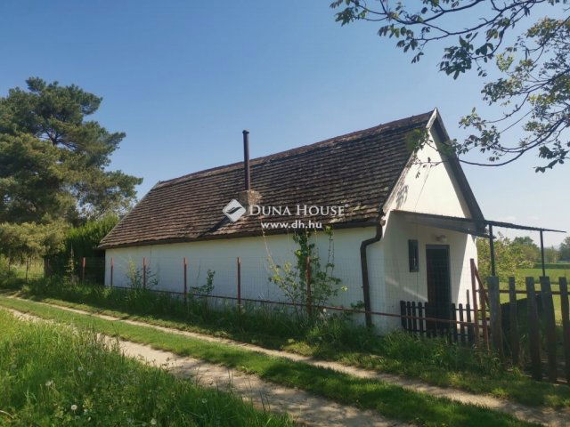 Eladó családi ház, Nyugotszenterzsébeten 5.6 M Ft, 2 szobás