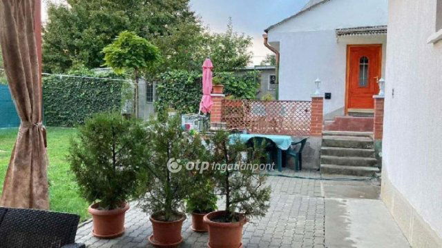 Eladó családi ház, Budapesten, III. kerületben 220 M Ft