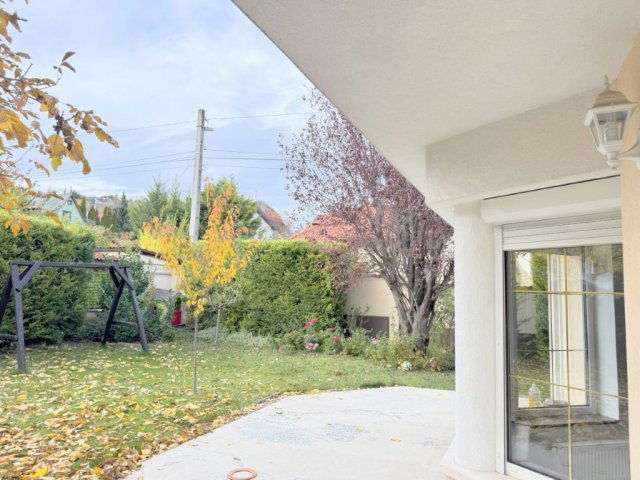 Eladó családi ház, Budaörsön, Törökugrató utcában 320 M Ft