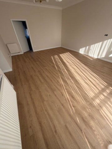 Eladó téglalakás, Komáromban 87 M Ft, 4 szobás