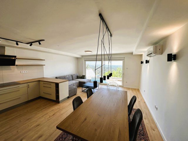 Eladó családi ház, Pécsett 149.9 M Ft, 4 szobás