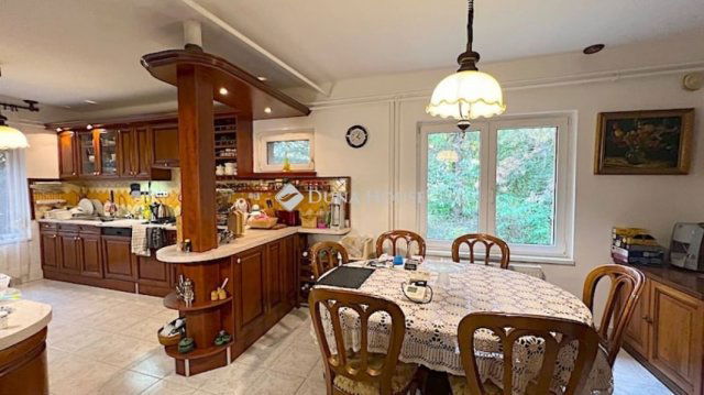 Eladó családi ház, Erdőkertesen 119 M Ft, 5 szobás