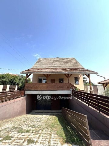 Eladó családi ház, Ráckeresztúron 94.99 M Ft, 5 szobás