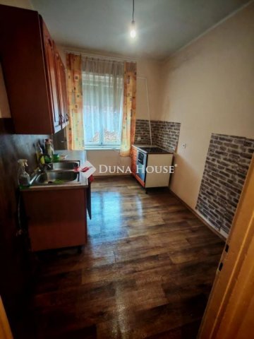 Eladó téglalakás, Komlón, Tompa Mihály utcában 14.99 M Ft