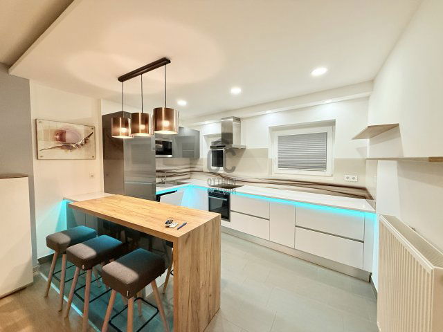 Eladó téglalakás, Budapesten, VI. kerületben, Izabella utcában