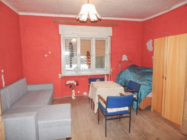 Eladó családi ház, Sárbogárdon 17.9 M Ft, 1 szobás