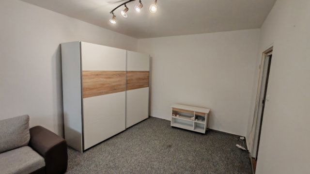Kiadó panellakás, albérlet, Pécsett 120 E Ft / hó, 1+1 szobás