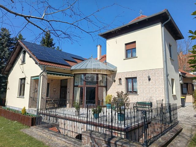 Eladó családi ház, Gödöllőn 329.85 M Ft, 6 szobás
