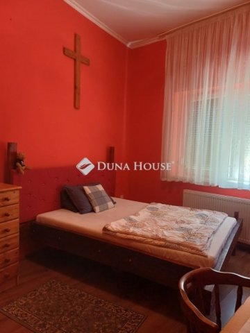 Eladó családi ház, Peterden 45 M Ft, 3 szobás