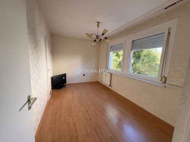 Eladó téglalakás, Debrecenben 64.99 M Ft, 2 szobás