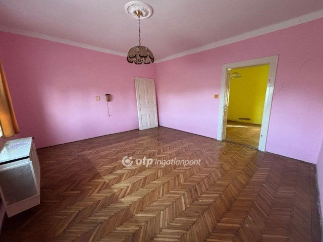 Eladó családi ház, Téten 35 M Ft, 3 szobás