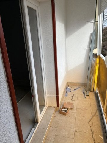 Eladó panellakás, Pécsett 63.9 M Ft, 2 szobás