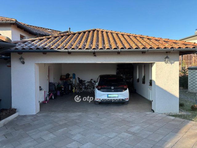 Eladó családi ház, Piliscsabán 180 M Ft, 4+1 szobás