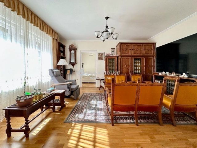 Eladó téglalakás, Pécsett 89.5 M Ft, 4 szobás