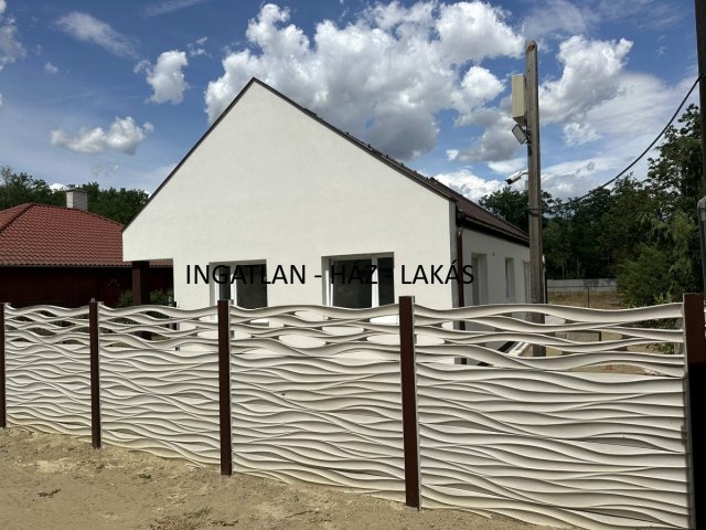 Eladó ikerház, Veresegyházon 105 M Ft, 4 szobás