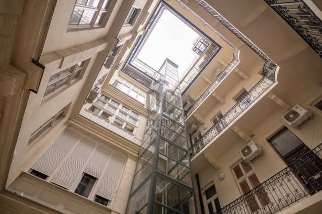 Eladó téglalakás, Budapesten, VI. kerületben 88 M Ft, 2 szobás