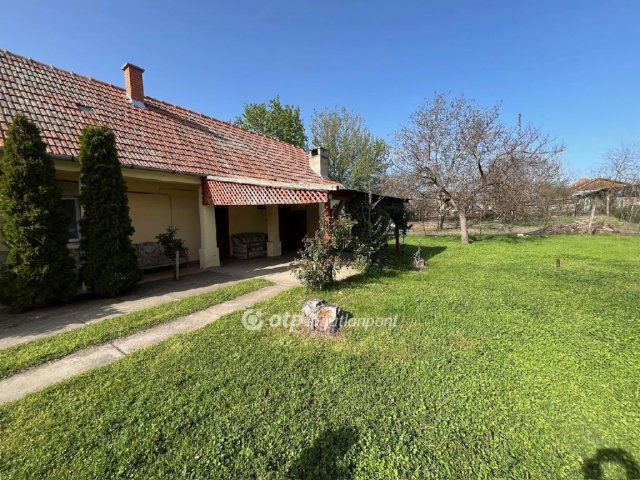Eladó családi ház, Borotán 12.99 M Ft, 3 szobás