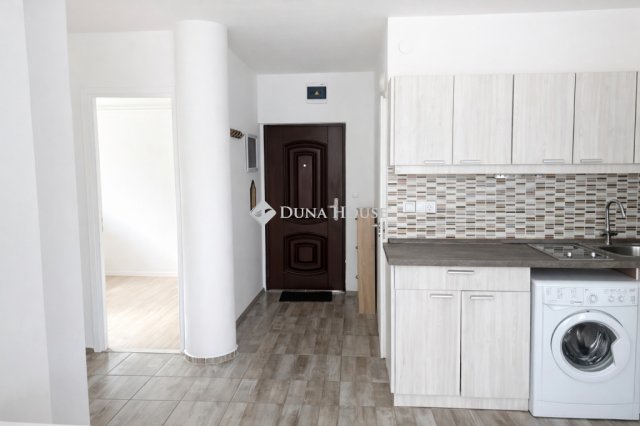 Eladó téglalakás, Szegeden 48.99 M Ft, 3 szobás