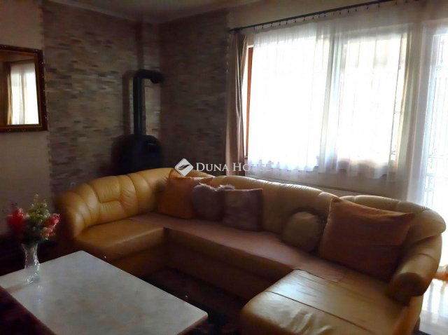 Eladó családi ház, Gyöngyösön 99.9 M Ft, 4 szobás