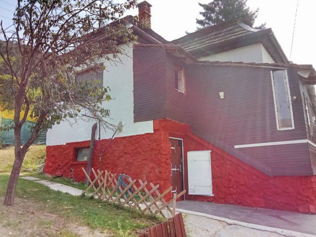 Eladó nyaraló, Tatabányán 17.5 M Ft, 3 szobás