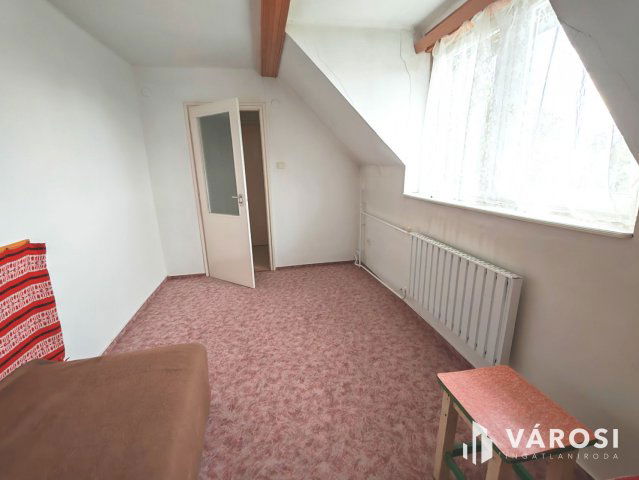 Eladó családi ház, Komáromban 59.9 M Ft, 6 szobás