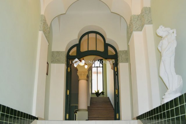 Eladó családi ház, Szegeden 750 M Ft, 9 szobás