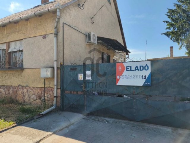 Eladó ikerház, Komáromban 48.9 M Ft, 3 szobás