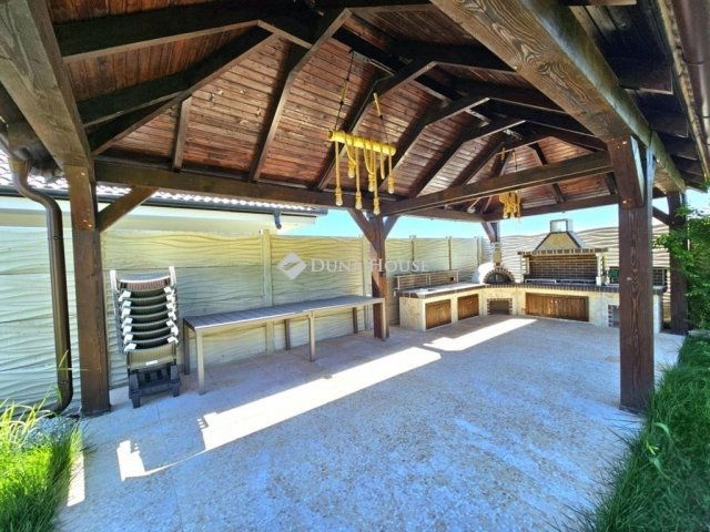 Eladó családi ház, Alsónémediben 229 M Ft, 5 szobás