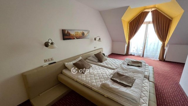 Eladó hotel, Velencén 990 M Ft / költözzbe.hu