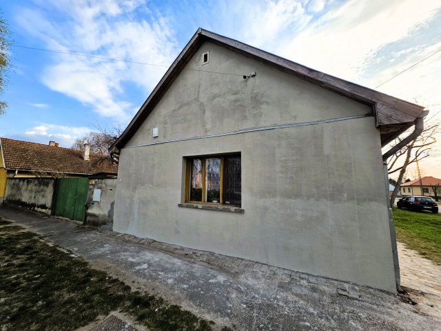 Eladó családi ház, Kiskunhalason 24.9 M Ft, 3 szobás
