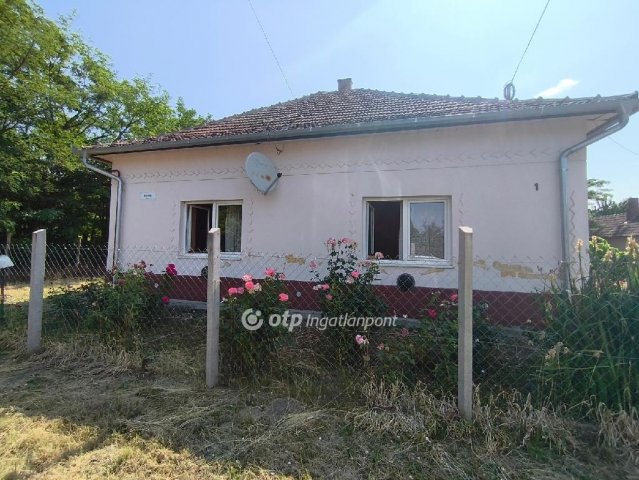 Eladó családi ház, Hunyán 8 M Ft, 2 szobás