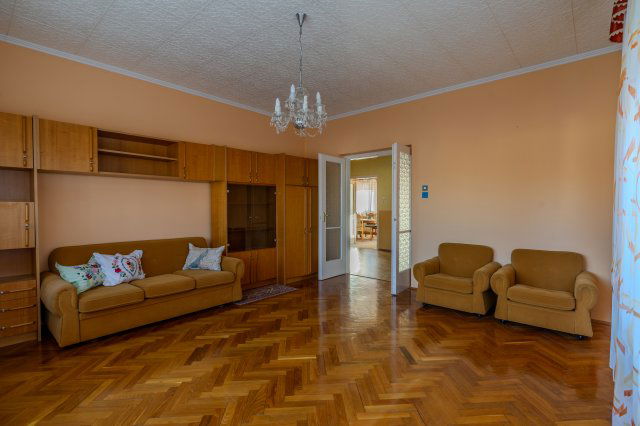 Eladó családi ház, Érsekcsanádon 72.9 M Ft, 6 szobás